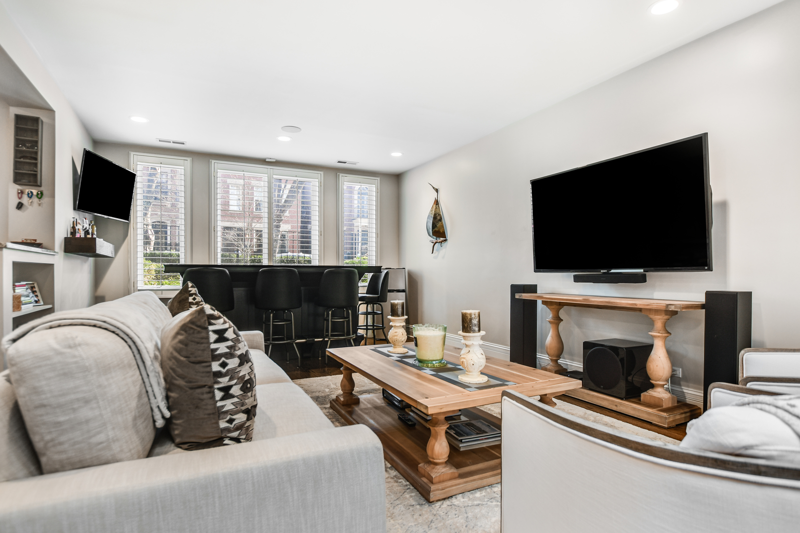 2224 North Wayne Avenue Chicago, IL 60614 - Photo 5 of 36 a living room with furniture and a flat screen tv