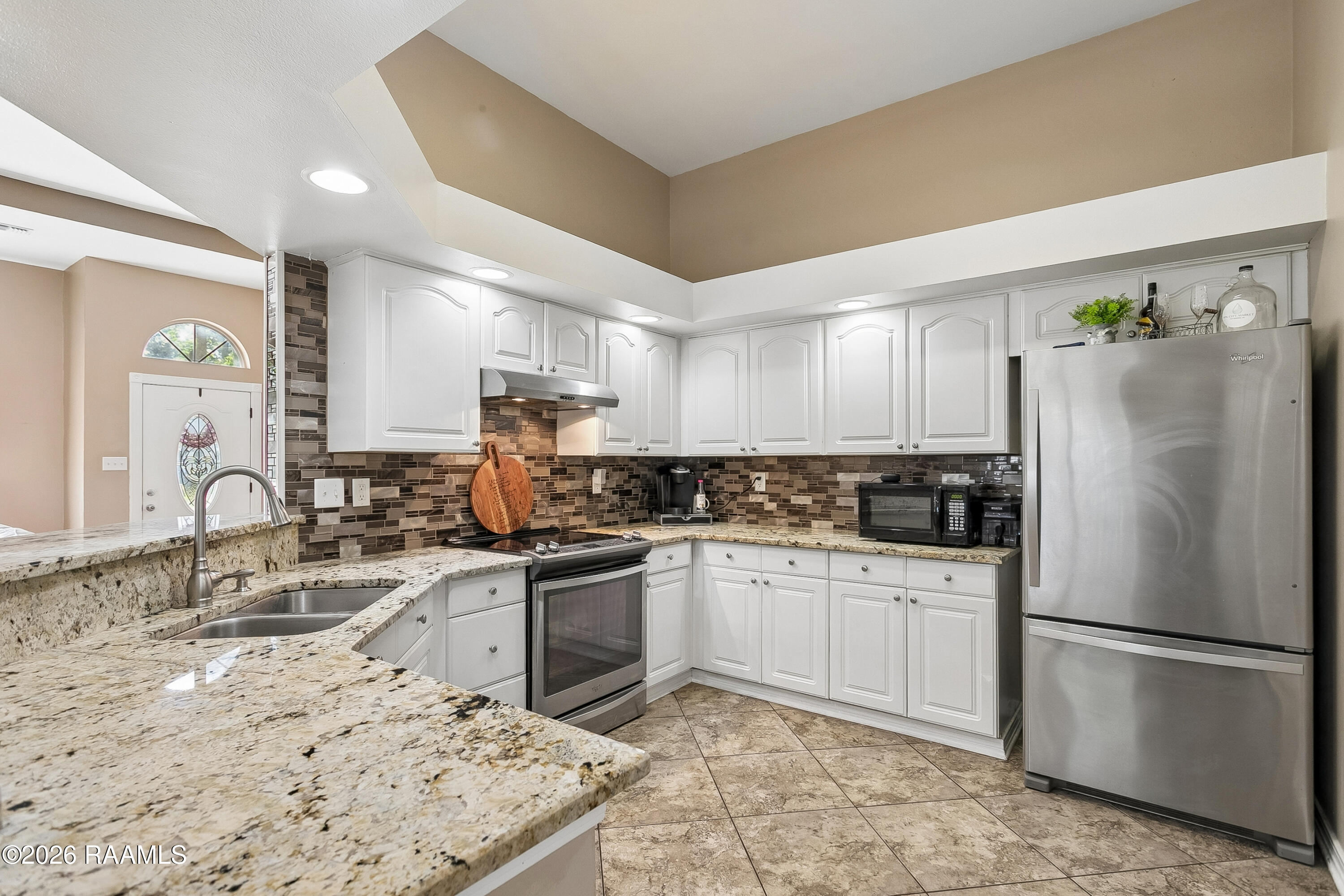 70317 7th Street Covington, LA 70433 - Photo 3 of 18 Kitchen with Appliances