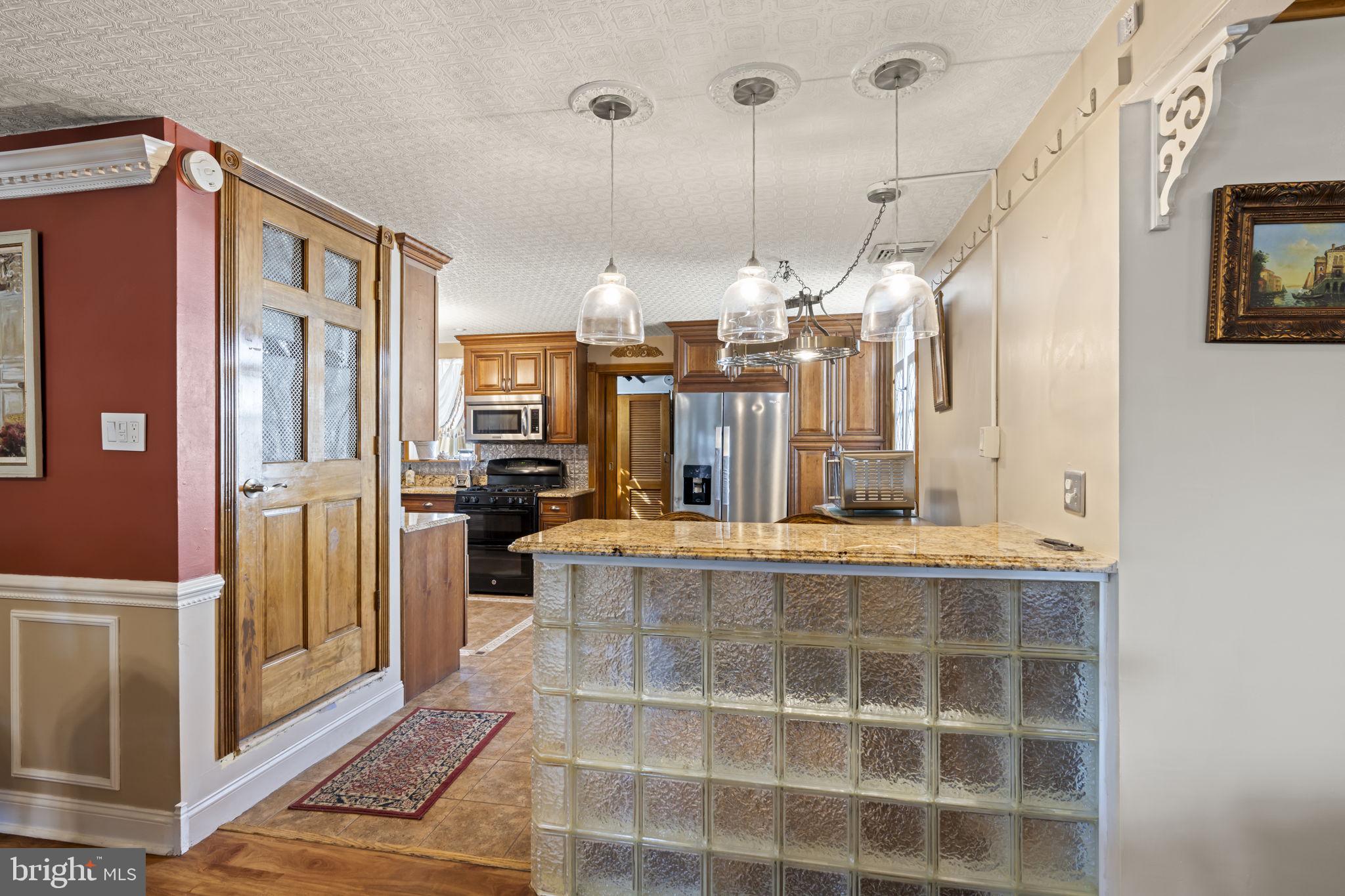 896 Pne Hl Road Philadelphia, PA 19115 - Photo 9 of 37