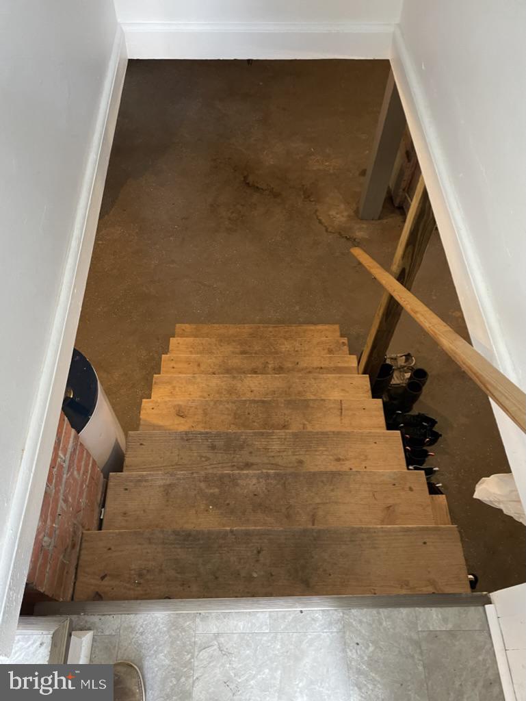 305 North Main Street Hurlock, MD 21643 - Photo 13 of 20 a close up of a wall