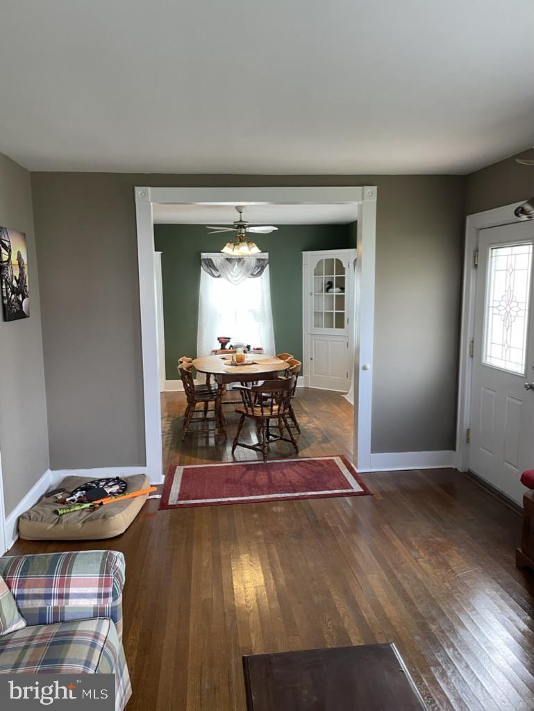 305 North Main Street Hurlock, MD 21643 - Photo 3 of 20 a living room with furniture and a table