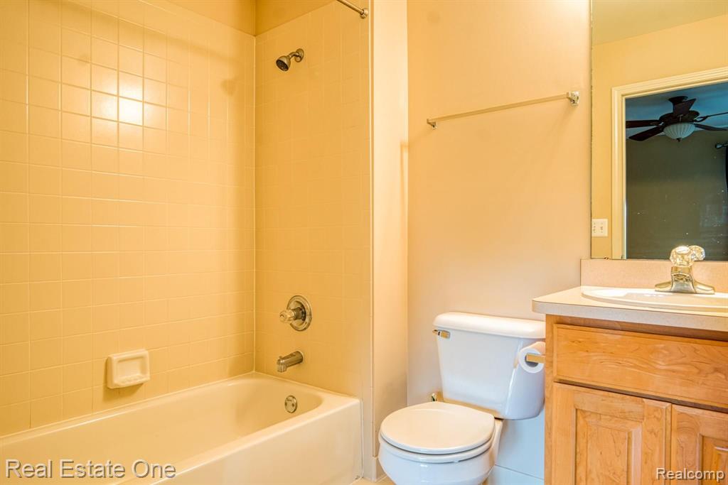 4640 Chatford Court Rochester, MI 48306 - Photo 15 of 30