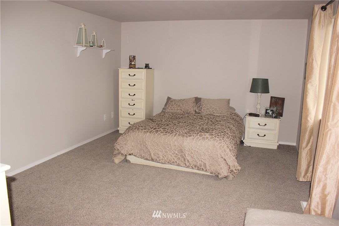 9207 Applegate Loop Southwest Rochester, WA 98579 - Photo 14 of 25