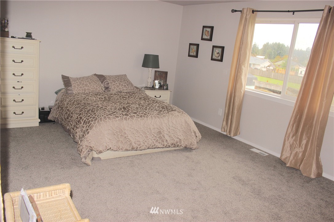 9207 Applegate Loop Southwest Rochester, WA 98579 - Photo 15 of 25