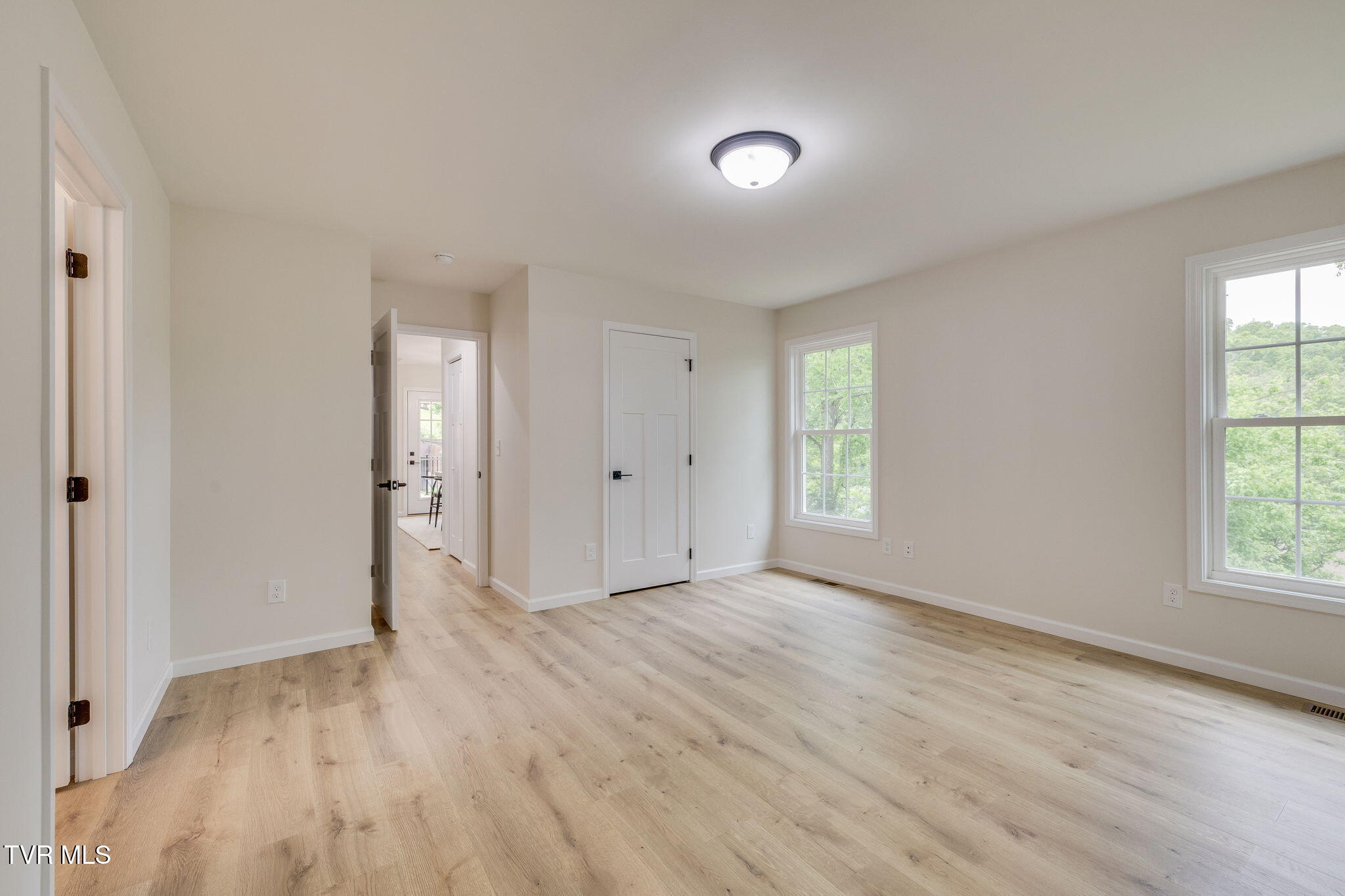 218 Old Siam Road Elizabethton, TN 37643 - Photo 16 of 38 015
