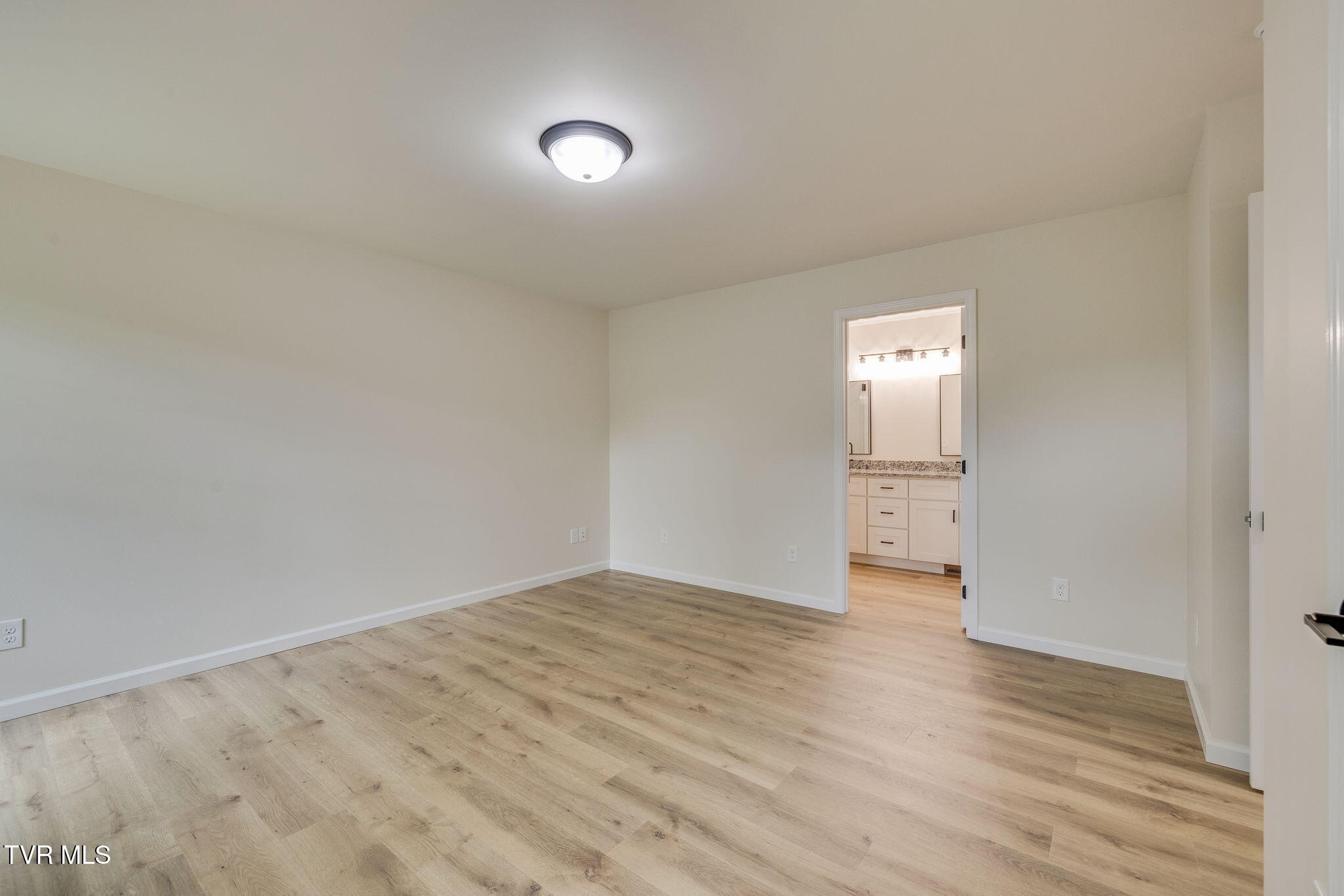 218 Old Siam Road Elizabethton, TN 37643 - Photo 17 of 38 016