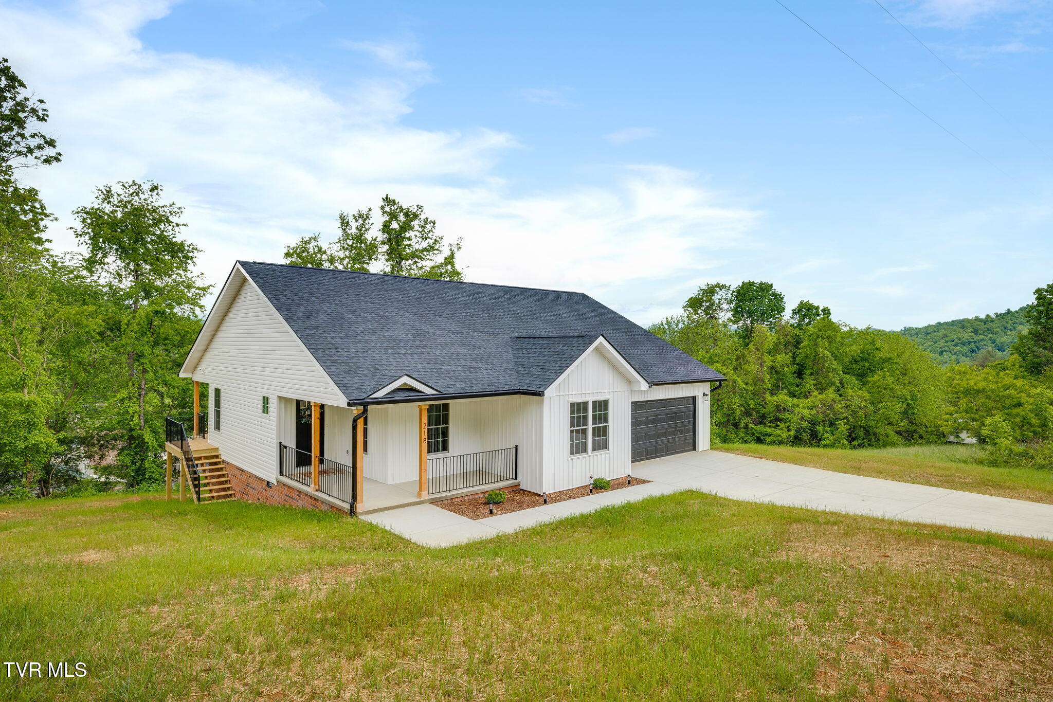 218 Old Siam Road Elizabethton, TN 37643 - Photo 3 of 38 002