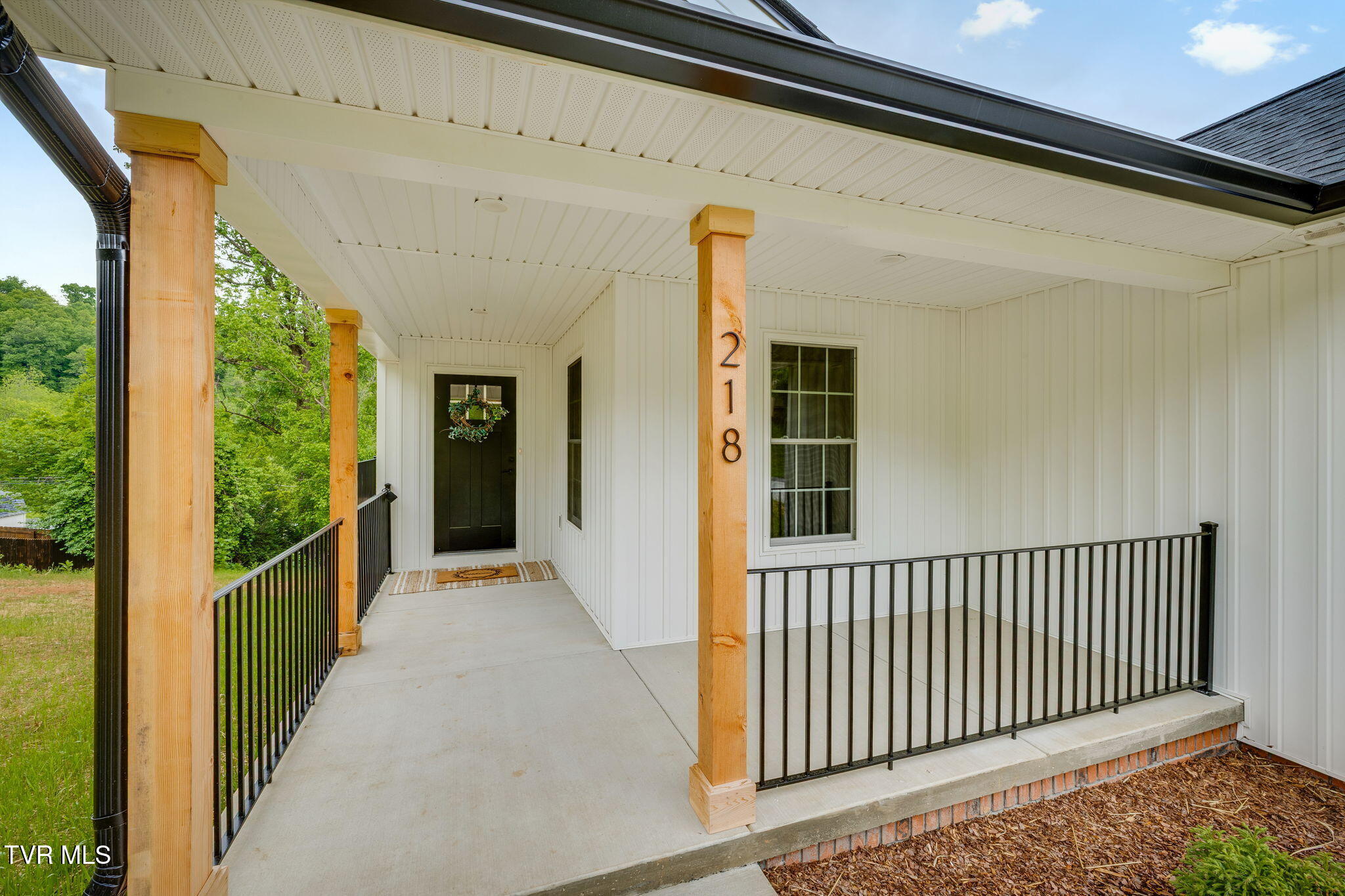218 Old Siam Road Elizabethton, TN 37643 - Photo 5 of 38 004