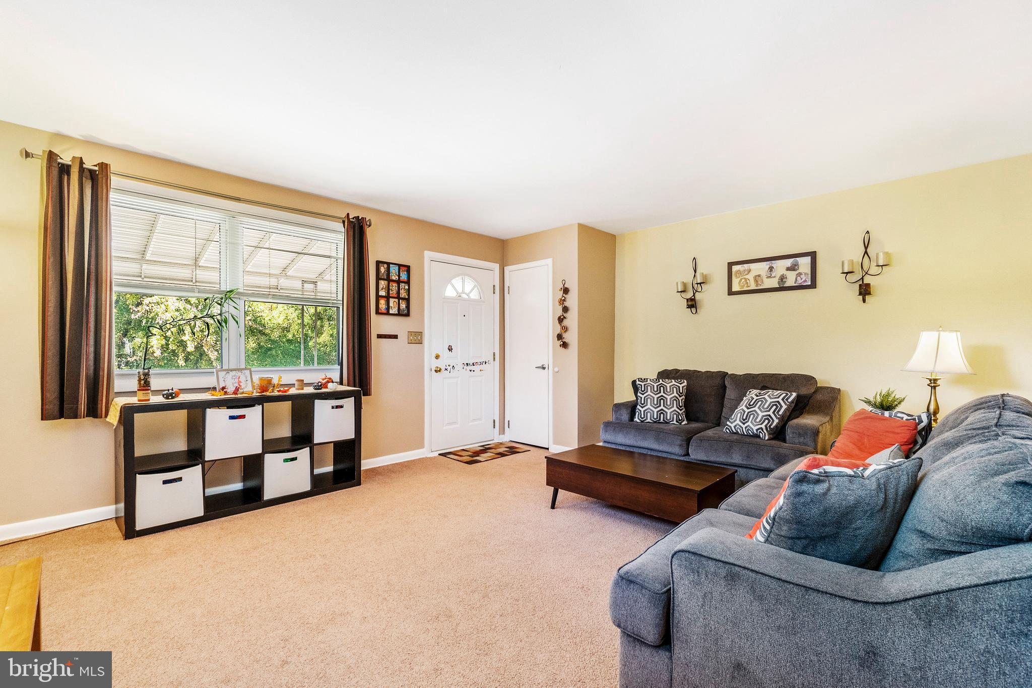 8553 Morven Road Baltimore, MD 21234 - Photo 3 of 28 Living Room
