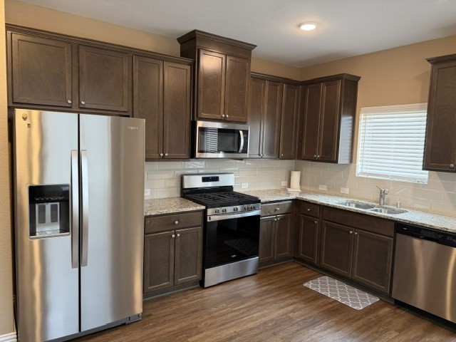 7118 Elgin Street Pearland, TX 77584 - Photo 2 of 18 Kitchen