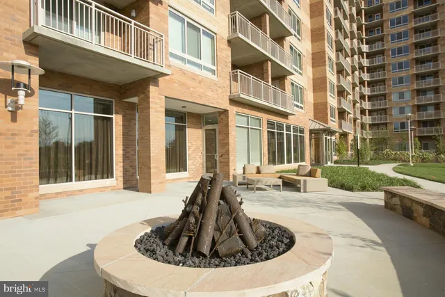 a view of a building with a tub