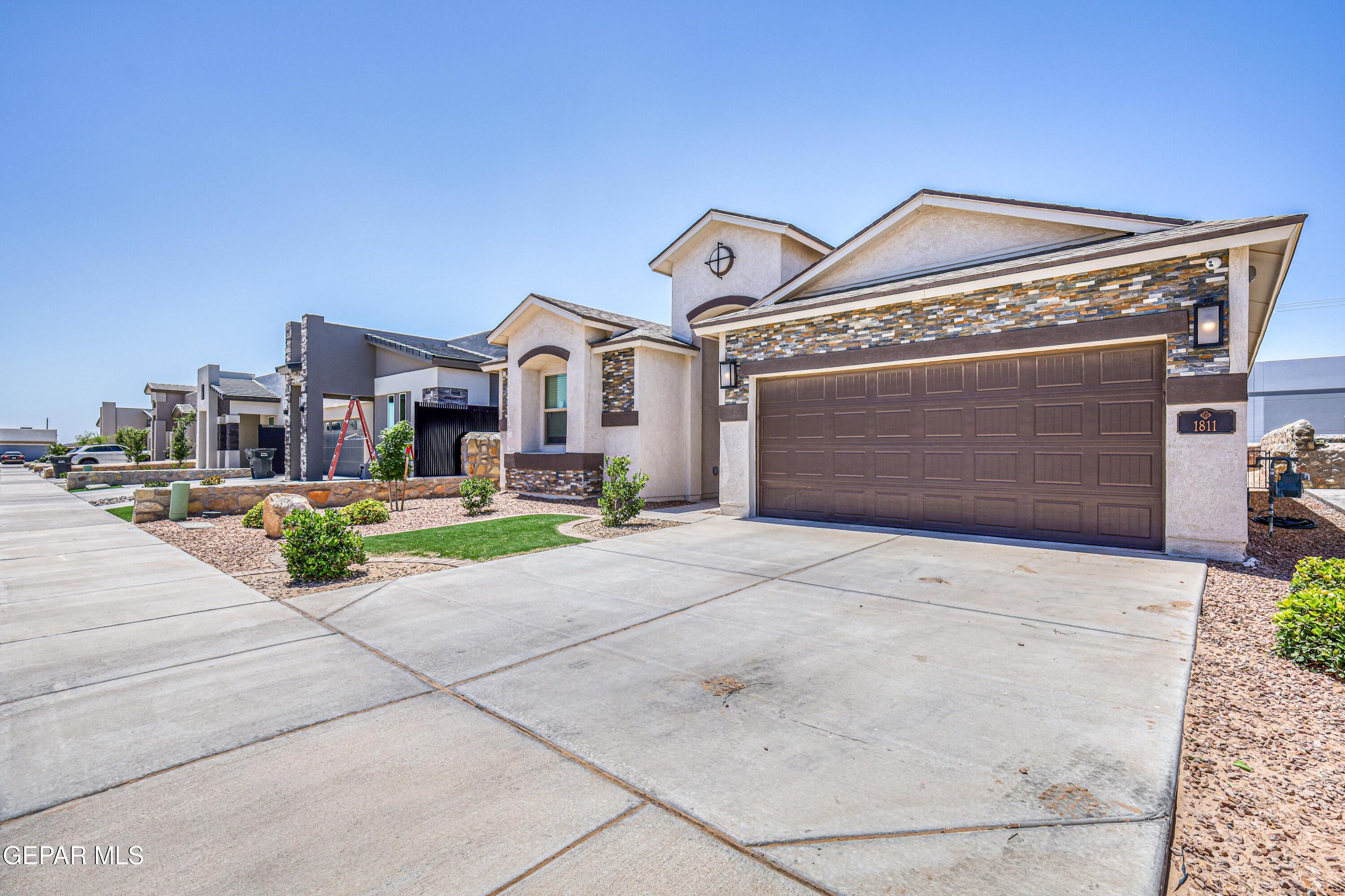 1811 Ritzy Lou Place El Paso, TX 79928 - Photo 19 of 55 IMG_0076_HDR
