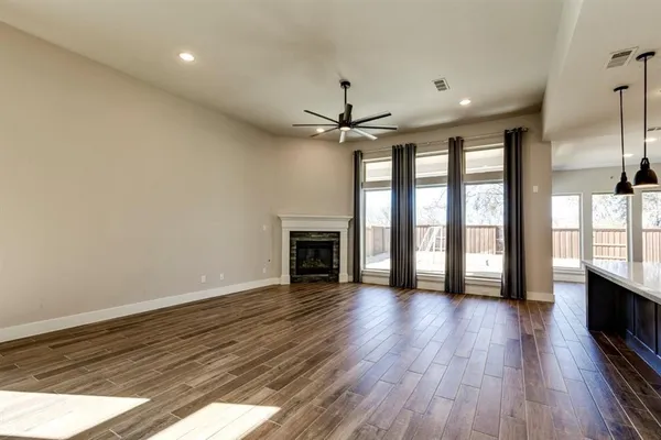 $3,150 | 1724 Cannon Street, Van Alstyne, TX 75495