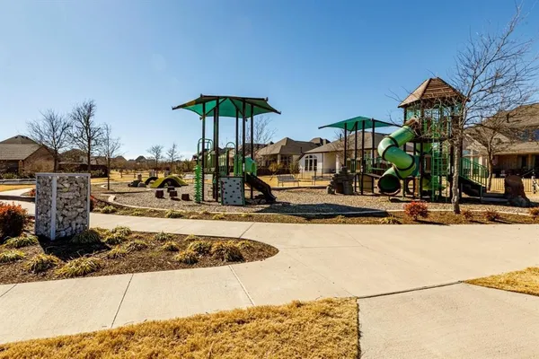 $3,150 | 1724 Cannon Street, Van Alstyne, TX 75495