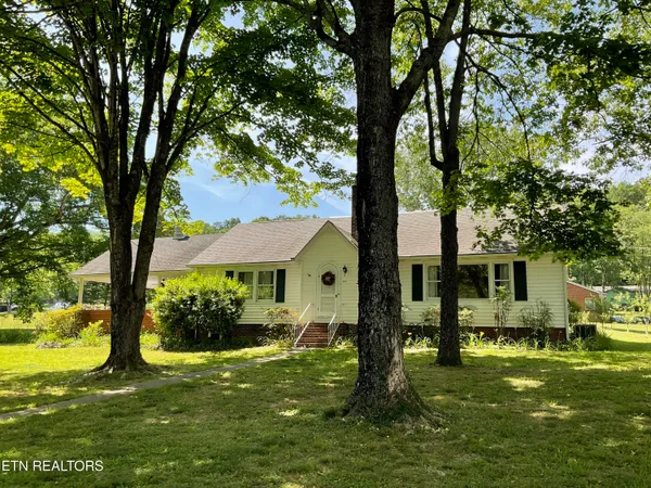 $375,000 | 328 Ridgeview Drive, Clinton, TN 37716