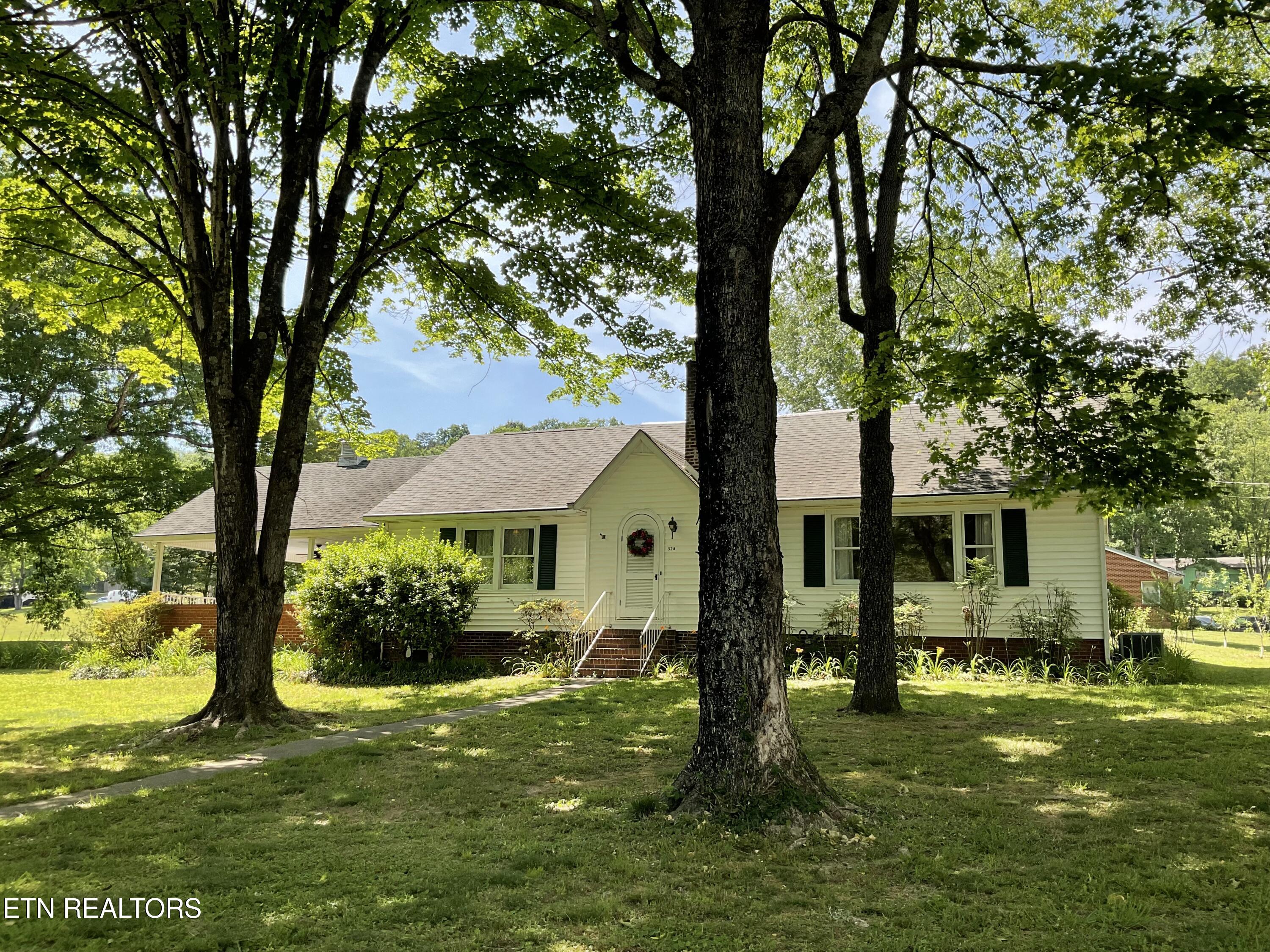 328 Ridgeview Drive Clinton, TN 37716 - Photo 1 of 45 Country living!