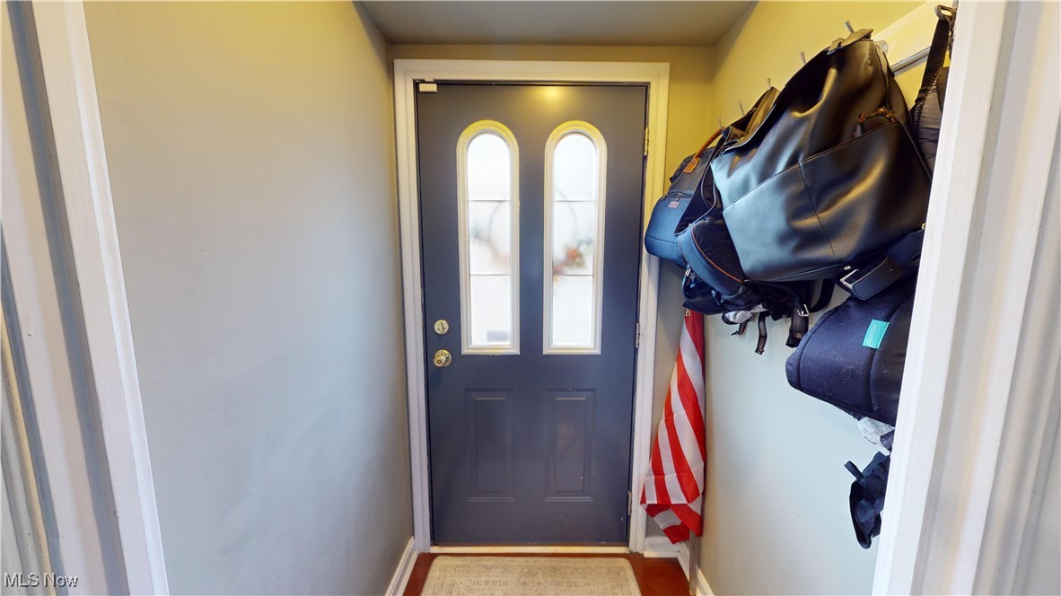 4042 Bushnell Road University Heights, OH 44118 - Photo 33 of 37 View of entryway