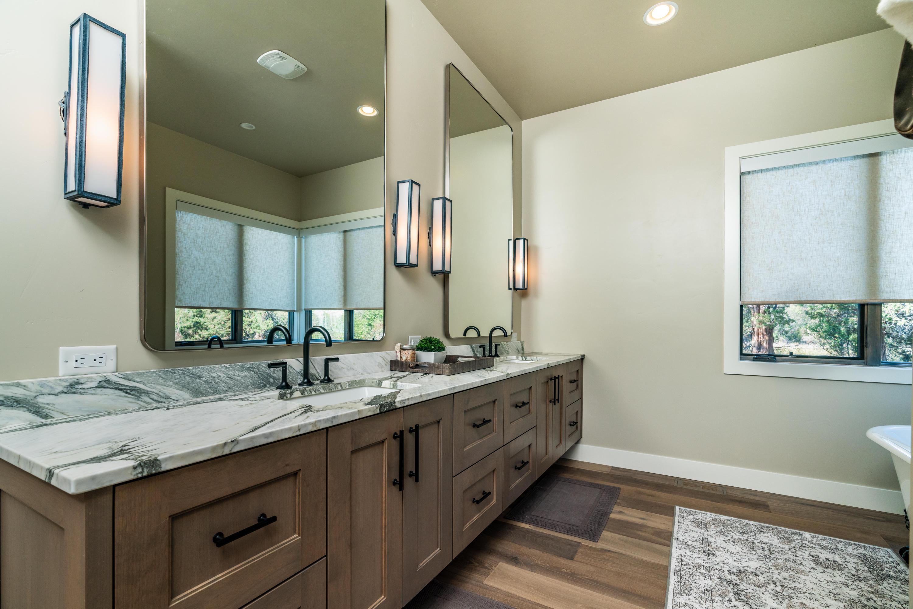 20034 Tumalo Road Bend, OR 97703 - Photo 13 of 36 Master Bath