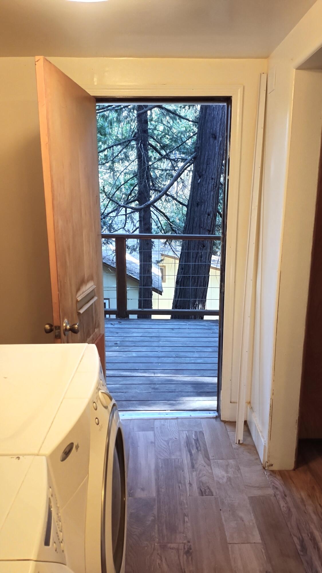 594 Loop Drive Springville, CA 93265 - Photo 26 of 68 27-Looking toward door to deck from half