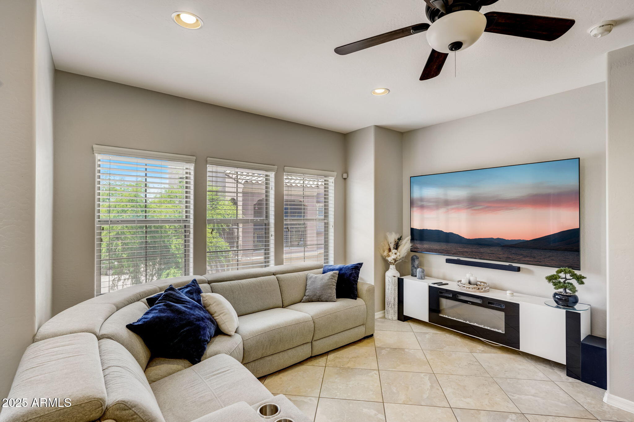 3935 East Rough Rider Road, Unit 1212 Phoenix, AZ 85050 - Photo 4 of 27 E Rough Rider Rd 1212-008