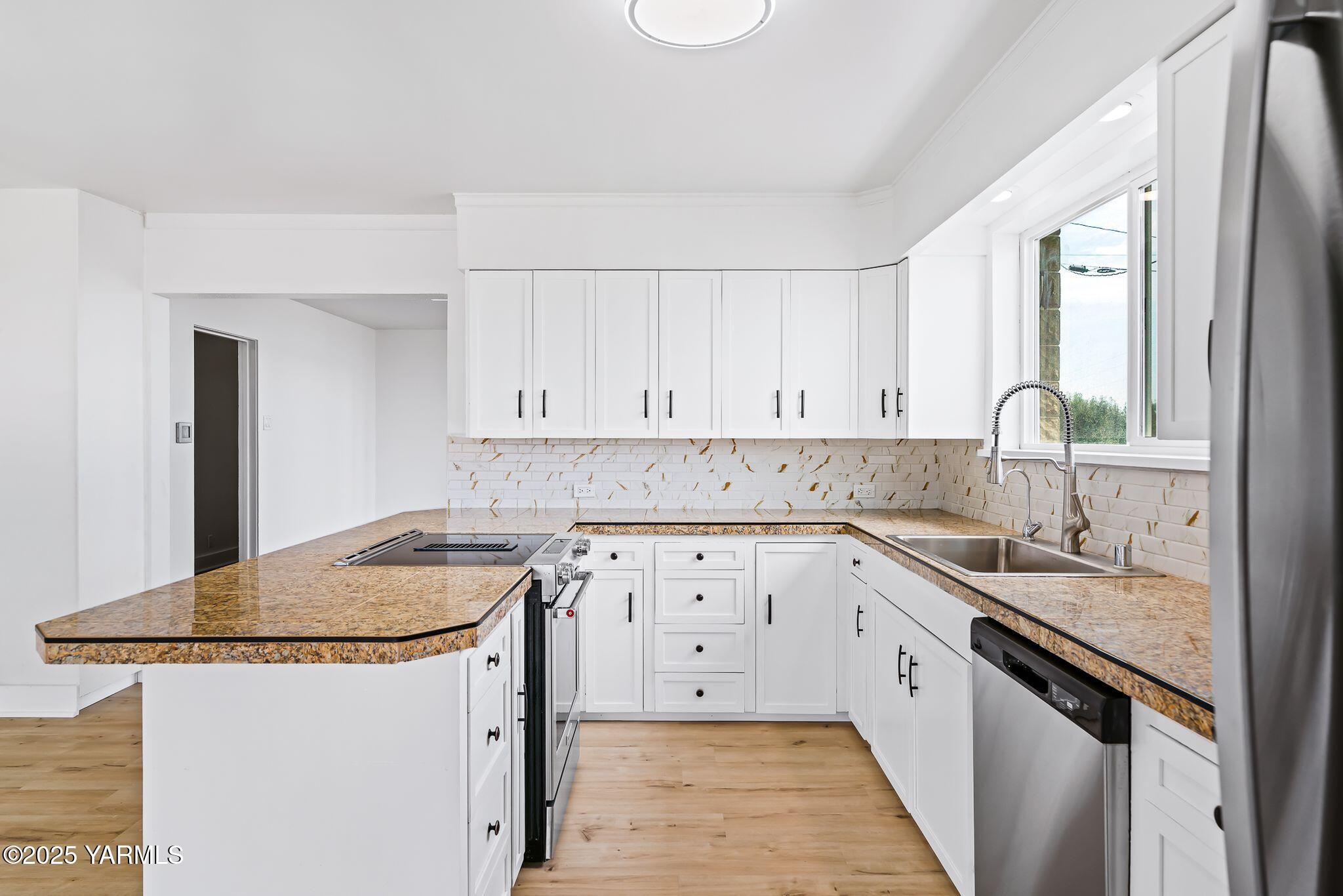 650 White Road Zillah, WA 98953 - Photo 16 of 39 Kitchen