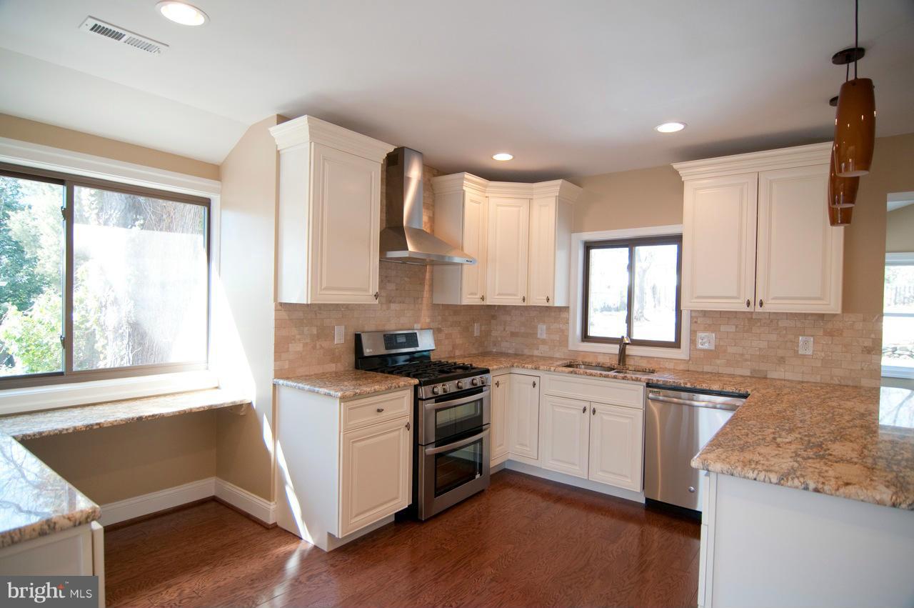 3008 Castle Road Falls Church, VA 22044 - Photo 2 of 30 Kitchen