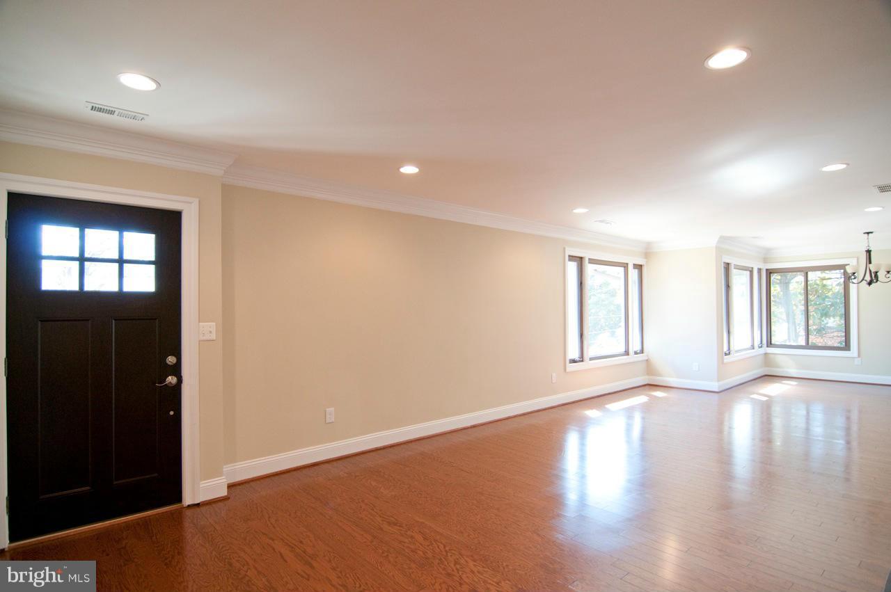 3008 Castle Road Falls Church, VA 22044 - Photo 7 of 30 Living Room