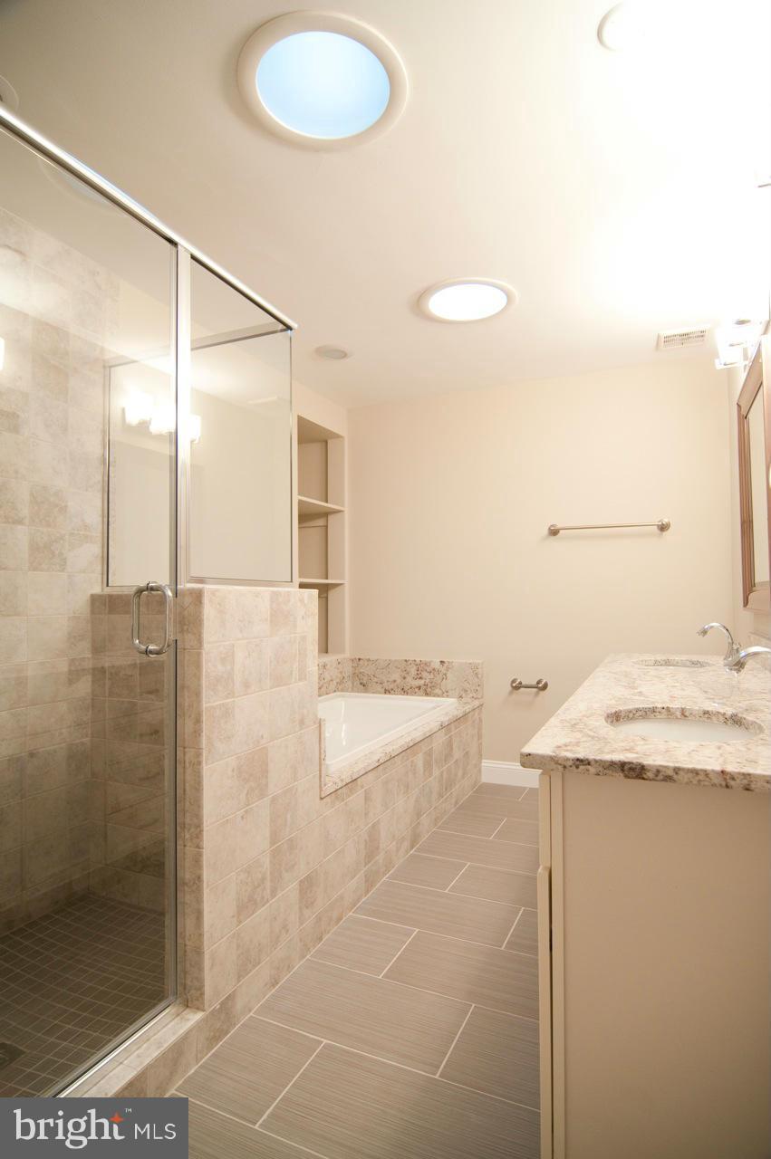 3008 Castle Road Falls Church, VA 22044 - Photo 10 of 30 Bath (Master)