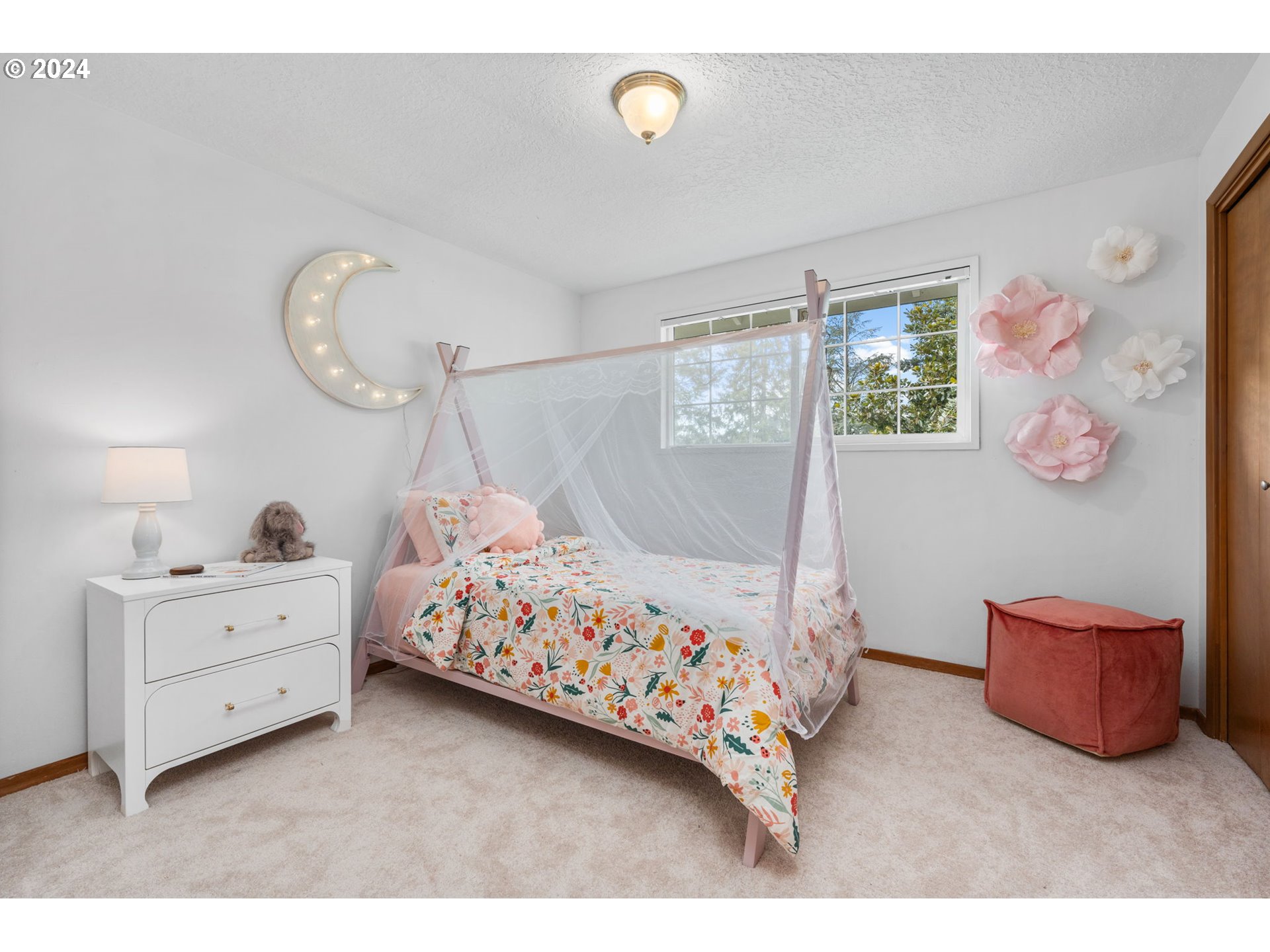 2240 Southwest Roxbury Avenue Portland, OR 97225 - Photo 23 of 48 Bedroom