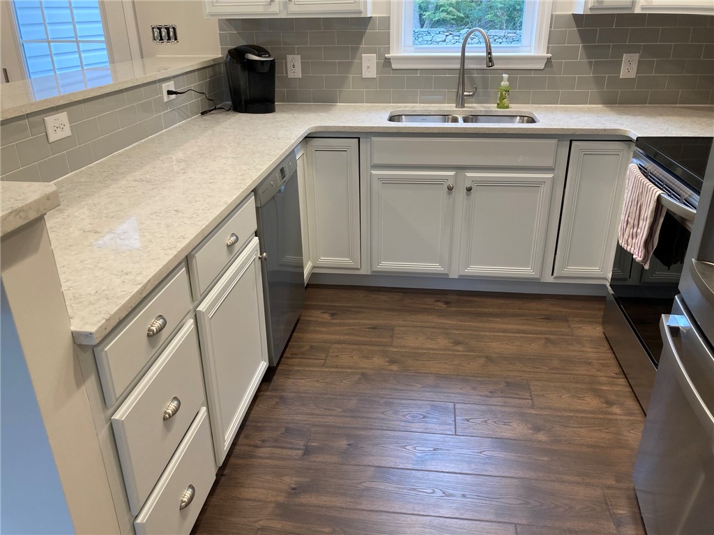 20 Little Rest Road South Kingstown, RI 02881 - Photo 11 of 14