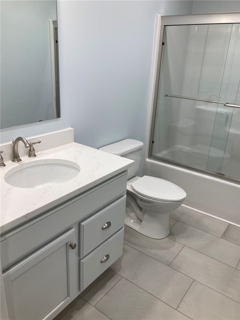 20 Little Rest Road South Kingstown, RI 02881 - Photo 12 of 14 Bathroom 2