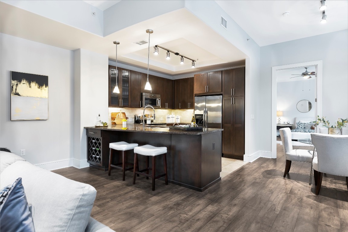 101 Colorado Street, Unit 1101 Austin, TX 78701 - Photo 8 of 12 Apply Today and Receive Up To 10 Weeks Free !
Offer Applies To Base Rent. *Minimum lease term applies. Other costs and fees excluded.