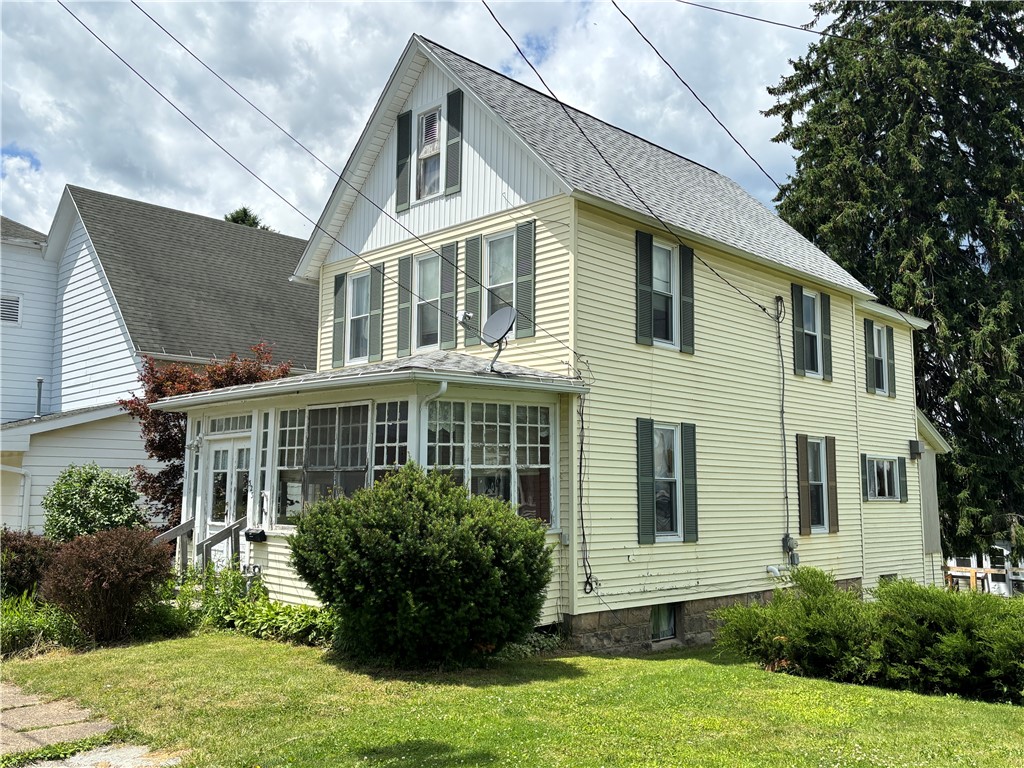 323 Bayard Street Kane, PA 16735 - Photo 3 of 32