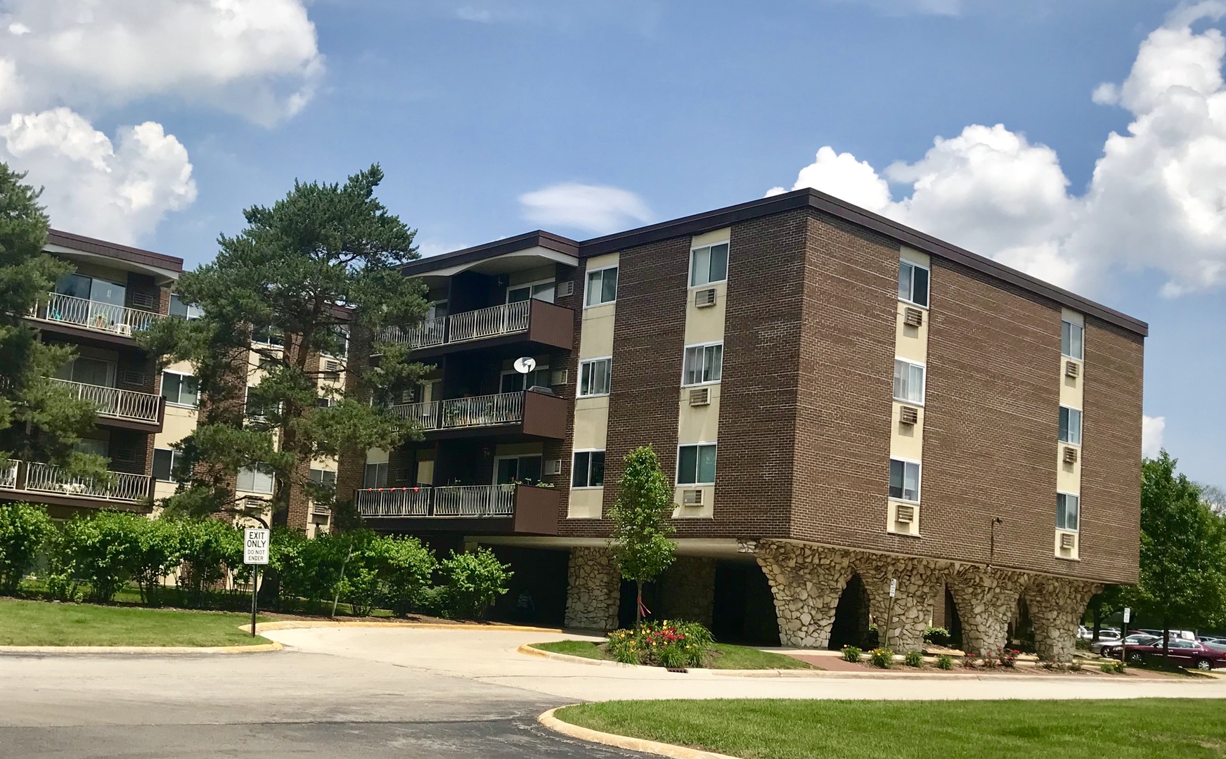 1331 South Finley Road, Unit 418 Lombard, IL 60148 - Photo 1 of 22