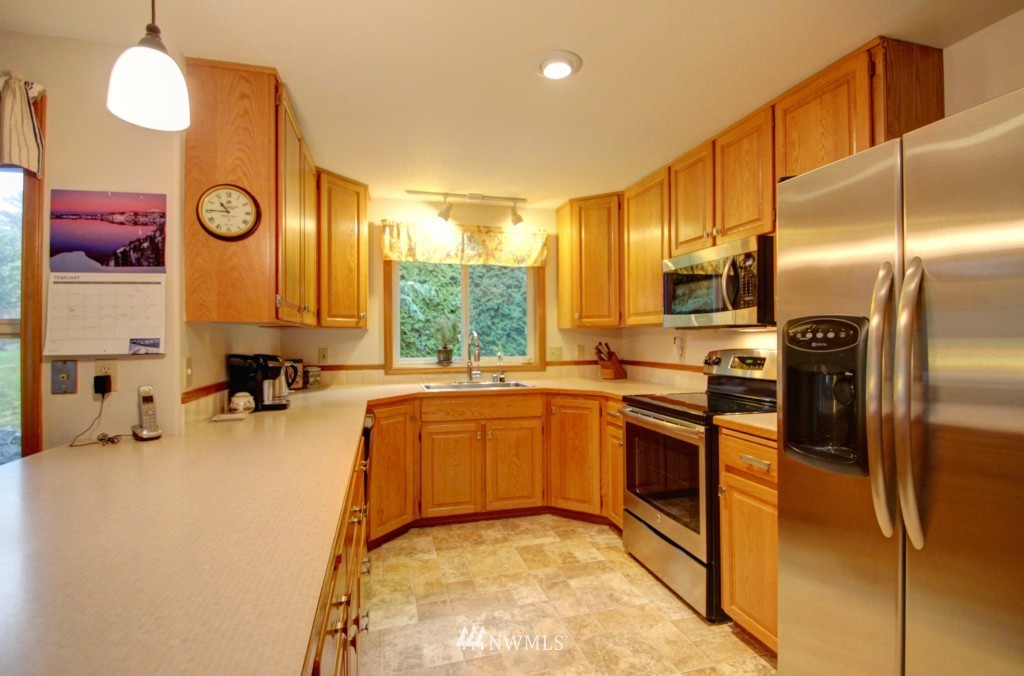 3910 Tamarack Road Bellingham, WA 98226 - Photo 8 of 25