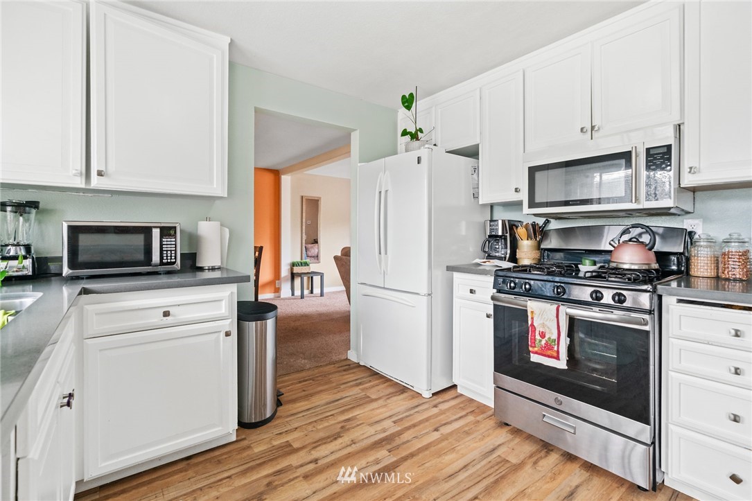 21709 9th Avenue West Bothell, WA 98021 - Photo 8 of 31