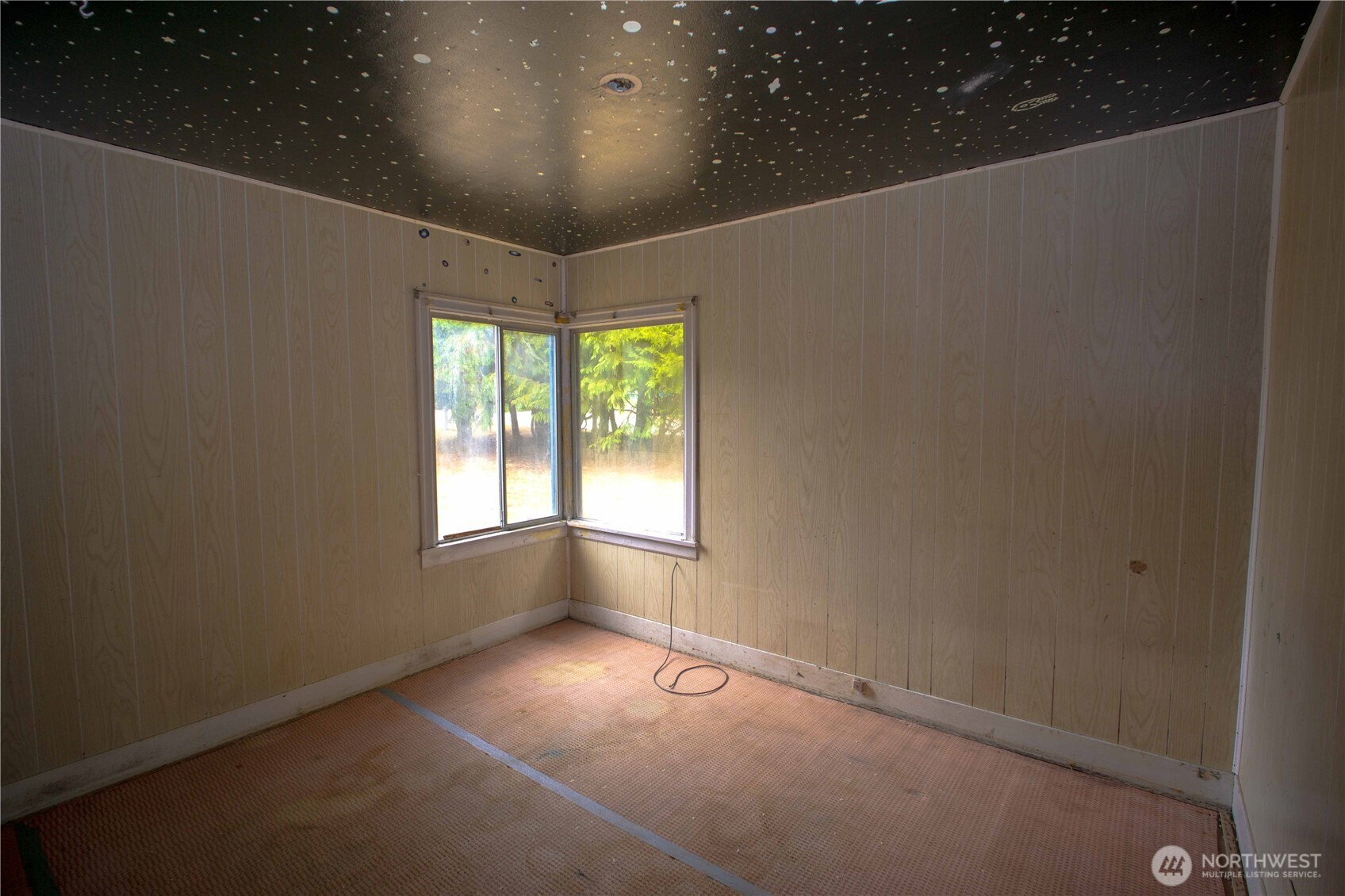 1122 West Spruce Street Port Angeles, WA 98363 - Photo 13 of 30 a view of empty room with window