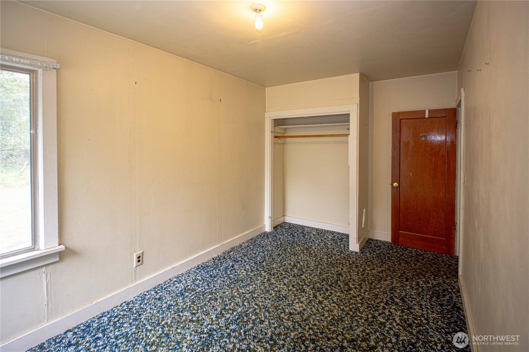 1122 West Spruce Street Port Angeles, WA 98363 - Photo 15 of 30 an empty room with windows and closet