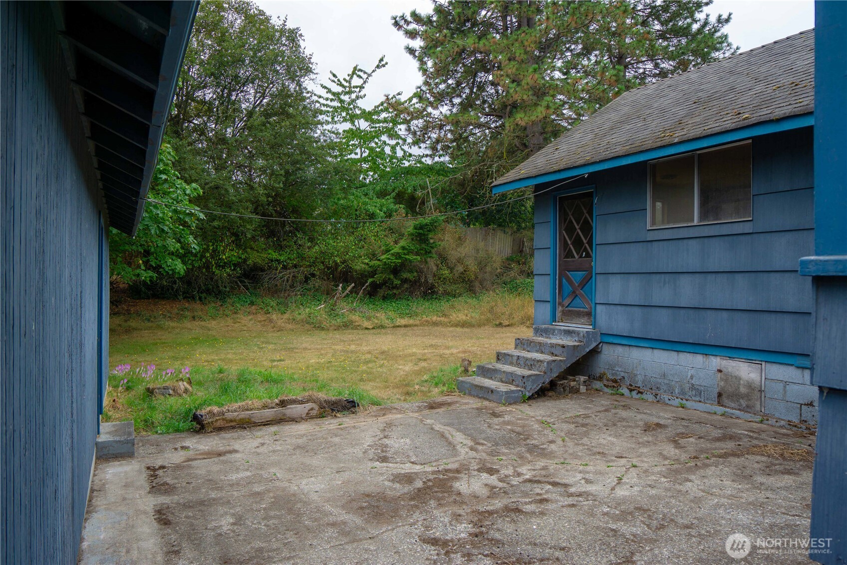 1122 West Spruce Street Port Angeles, WA 98363 - Photo 25 of 30 a backyard of a house with lots of green space