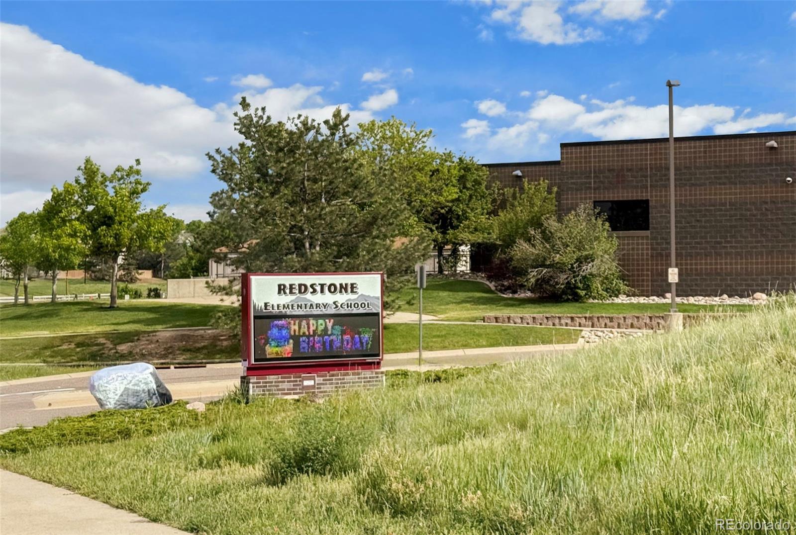 9664 Whitecliff Place Highlands Ranch, CO 80129 - Photo 20 of 38 a view of a back yard