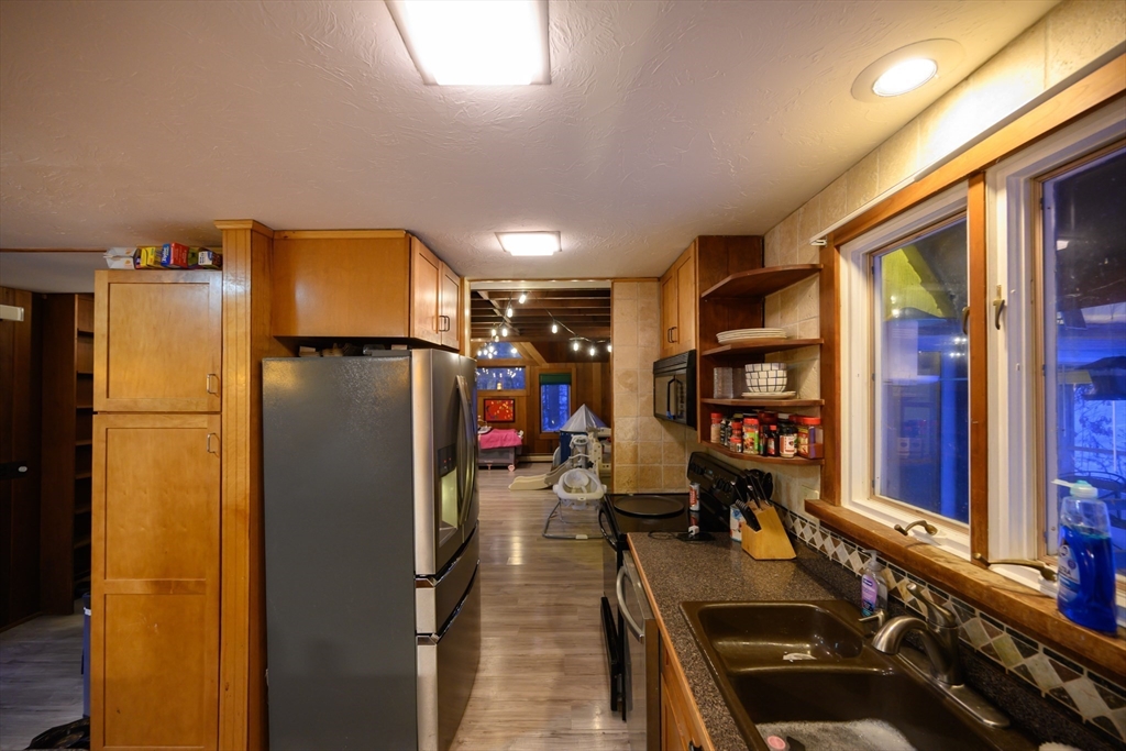 10 Bray Court Pelham, MA 01002 - Photo 12 of 41