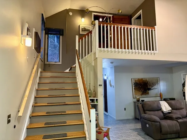 $575,000 | 10 Bray Court, Pelham, MA 01002