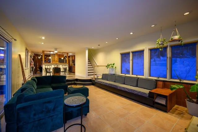 $575,000 | 10 Bray Court, Pelham, MA 01002