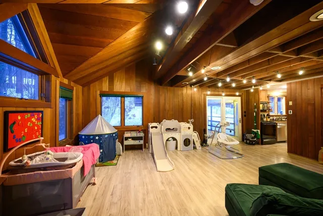 $575,000 | 10 Bray Court, Pelham, MA 01002