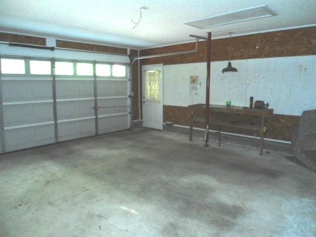 248 Country Manor Road DeFuniak Springs, FL 32435 - Photo 20 of 22 Country Manor New lightened garage pictu