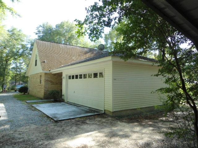 248 Country Manor Road DeFuniak Springs, FL 32435 - Photo 5 of 22 248 Country Manor garage view