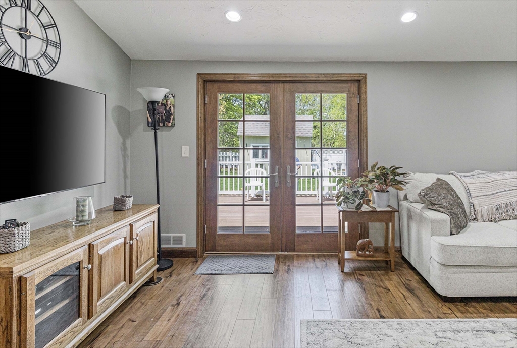 13 Summer Street Hopkinton, MA 01748 - Photo 14 of 33
