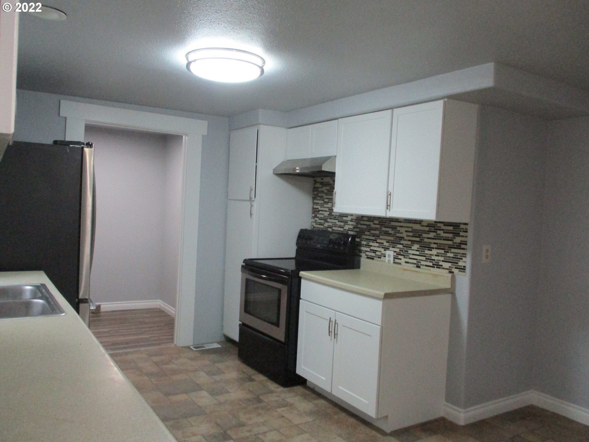 10038 South New Era Road, Unit 2 Canby, OR 97013 - Photo 3 of 20 a kitchen with a stove and a refrigerator
