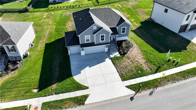 $469,900 | 1222 Northeast 122nd Street, Kansas City, MO 64165