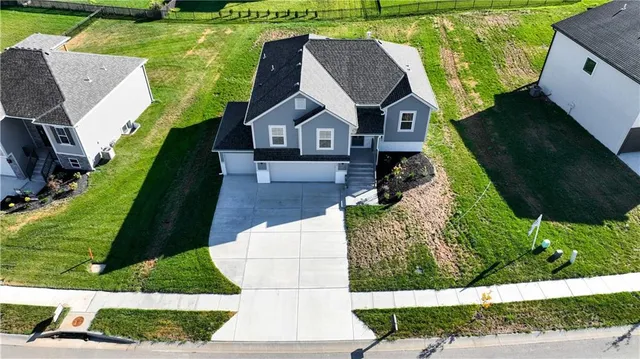 $469,900 | 1222 Northeast 122nd Street, Kansas City, MO 64165